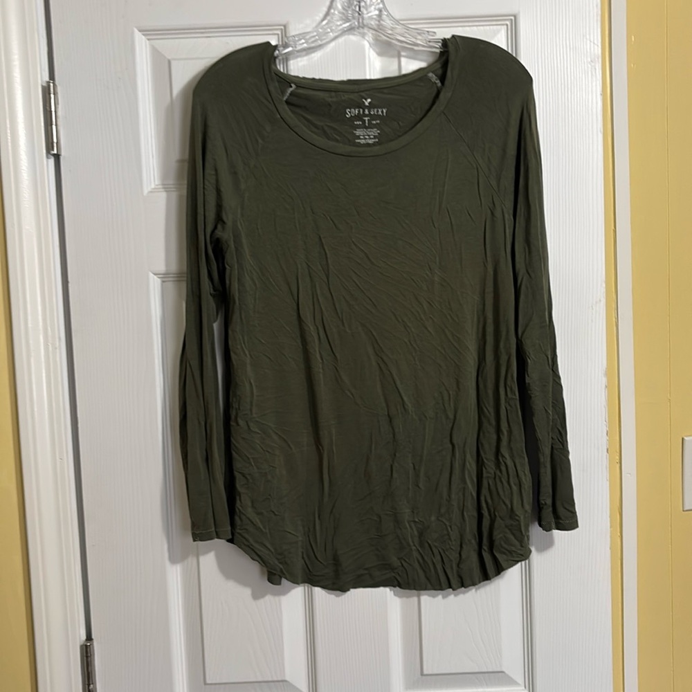 Green long sleeve American Eagle tee